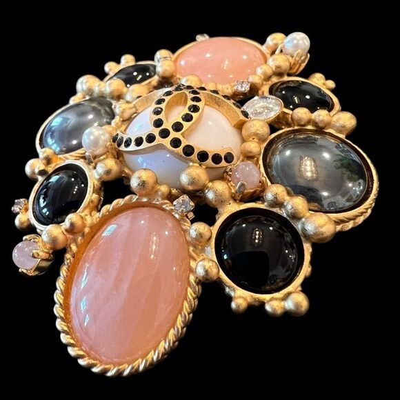 Chanel Gripoix Gold and Black Brooch - Picture 7 of 7
